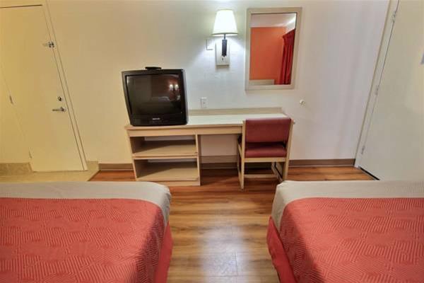 Motel 6 Williamsburg - photo 16