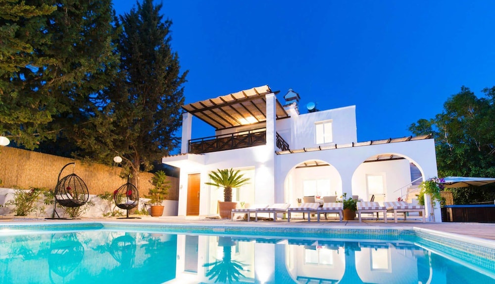 Villa Eva — 4-Star Luxury Hotel in Pegeia, Cyprus