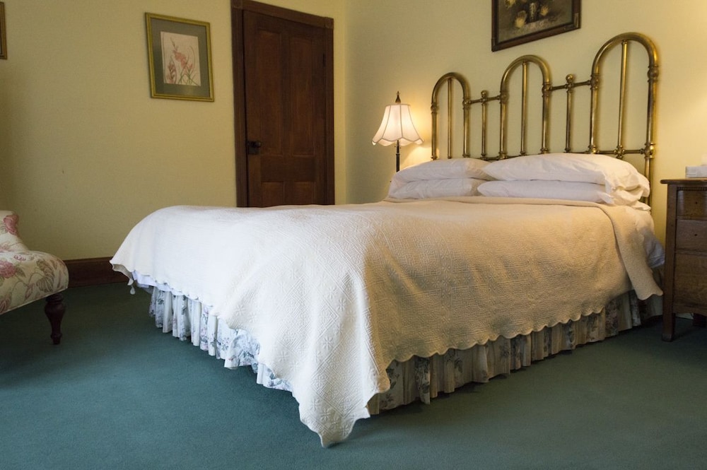 The Washington Irving Inn - photo 8