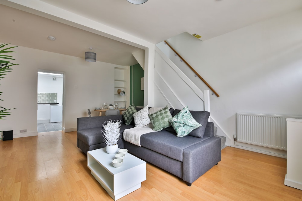 Urban Central 2 Bed House — 4-Star Luxury Hotel in Cardiff, United Kingdom