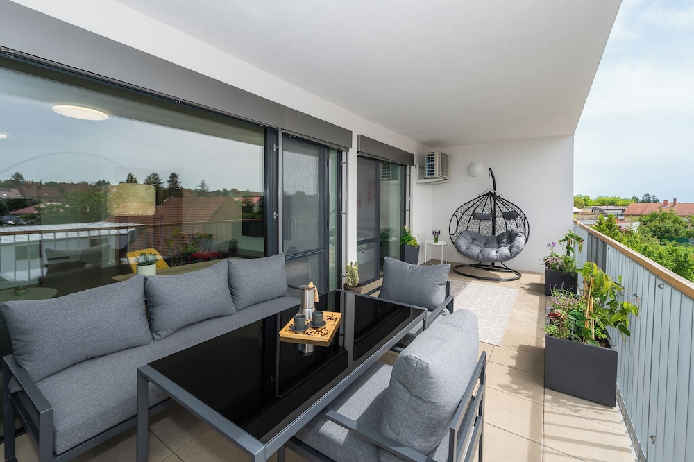 Fully equipped apartments with Terraces Free garage parking Netflix & AC by Apartmány Šlapanice cz — 5-Star Luxury Hotel in Slapanice, Czech Republic