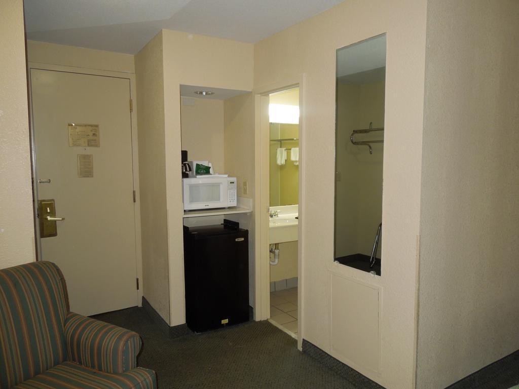 Days Inn Independence - photo 13