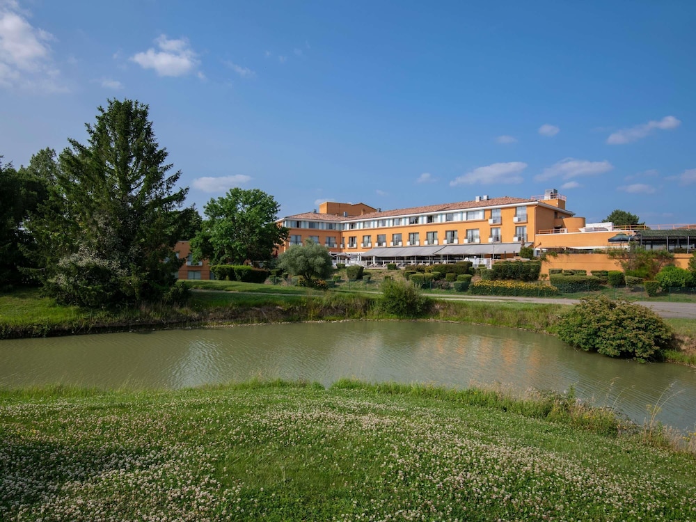 Mercure Toulouse Aéroport Golf de Seilh — 4-Star Luxury Hotel in Seilh, France