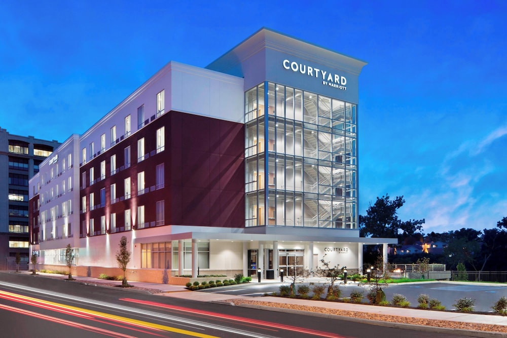 Courtyard by Marriott Albany Troy Waterfront - carbon neutral hotel in Troy