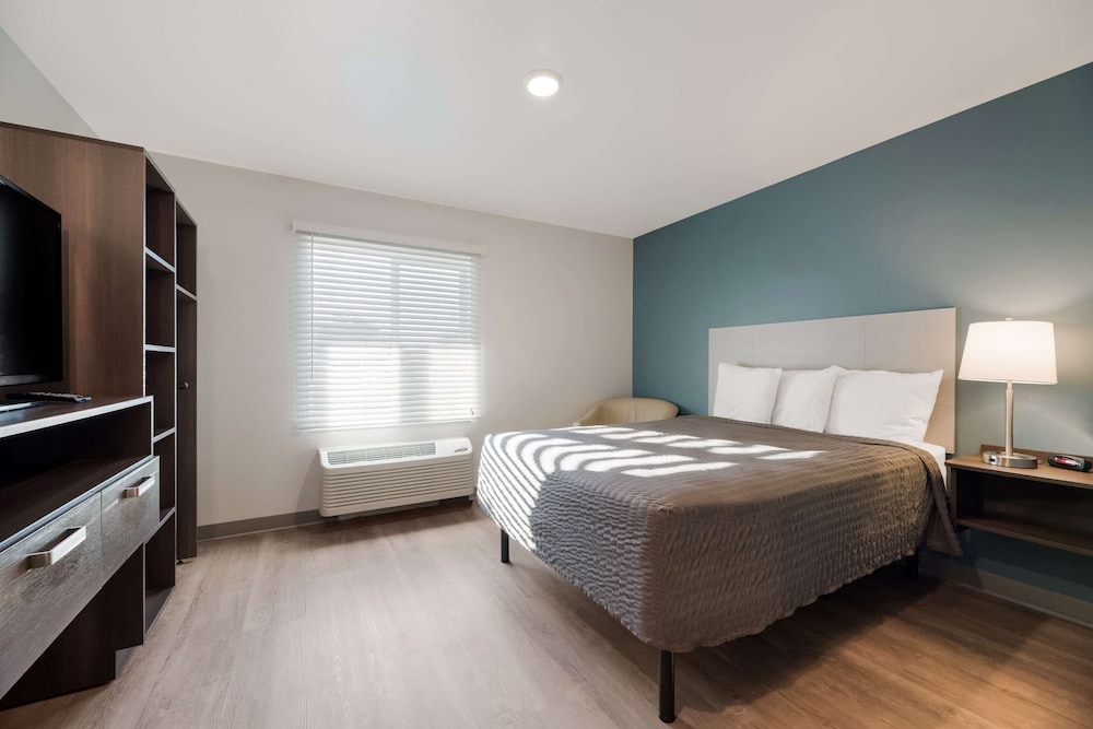 WoodSpring Suites Phoenix Deer Valley - photo 6