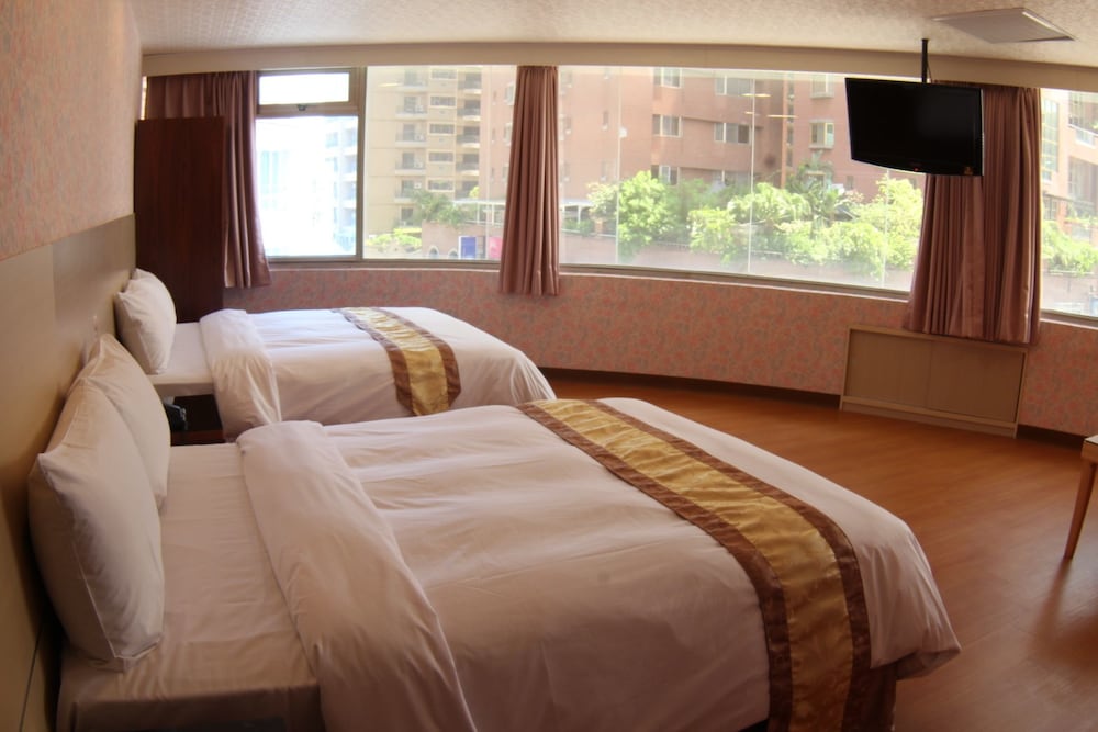 Long Siang Hotel — hotel in Kaohsiung