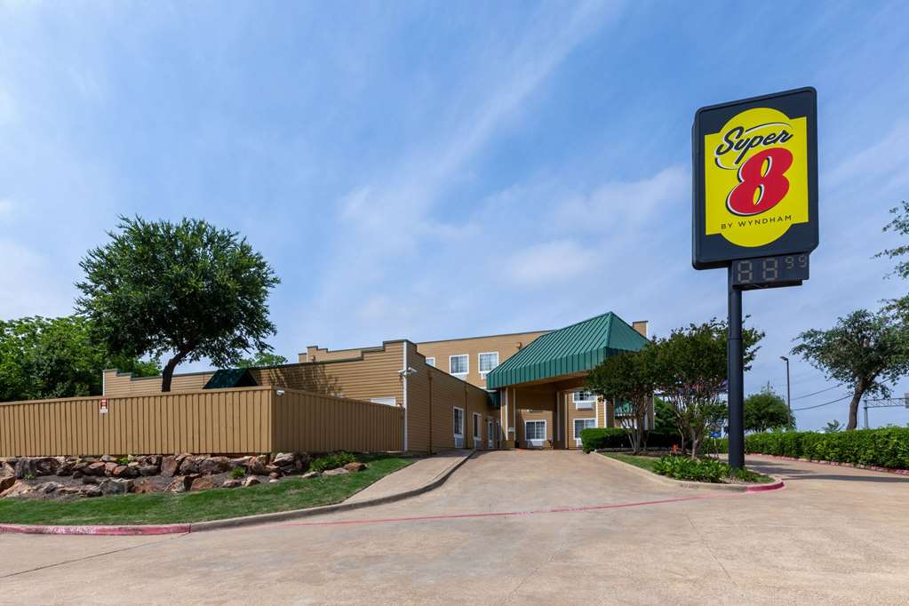 Super 8 by Wyndham Garland Rowlett East Dallas Area in Garland, United States