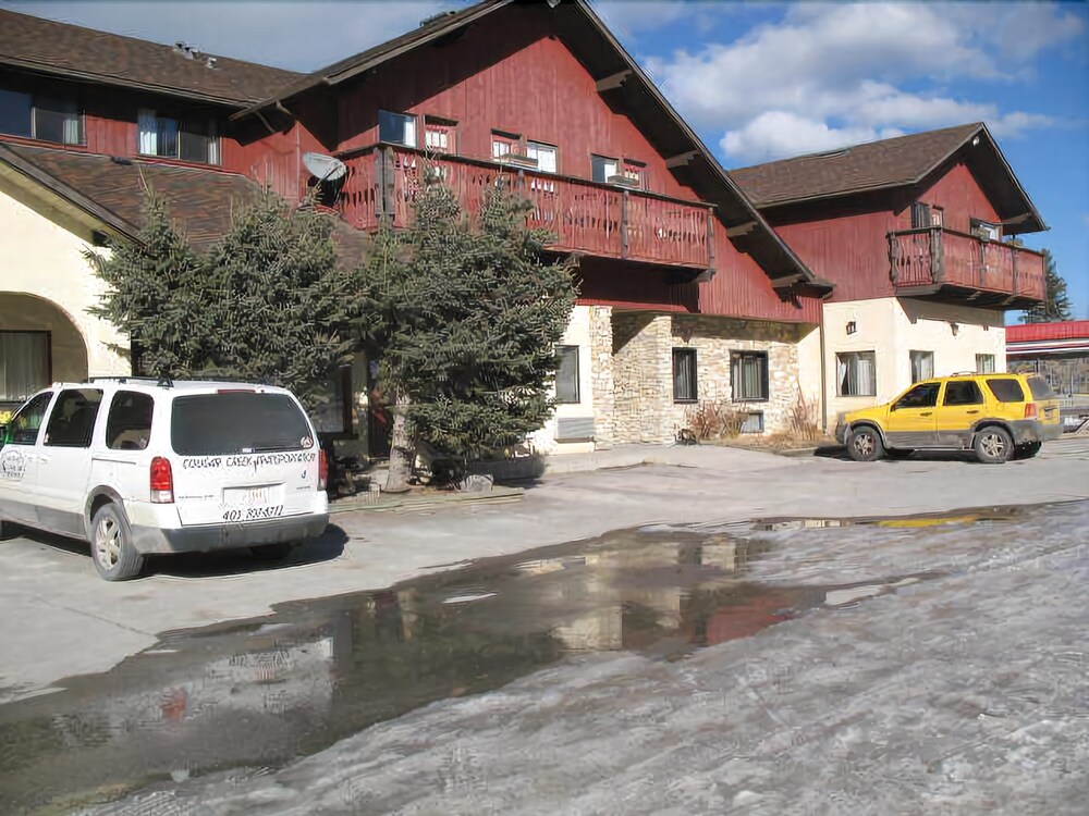 Bighorn Inn & Suites in Banff, Canada