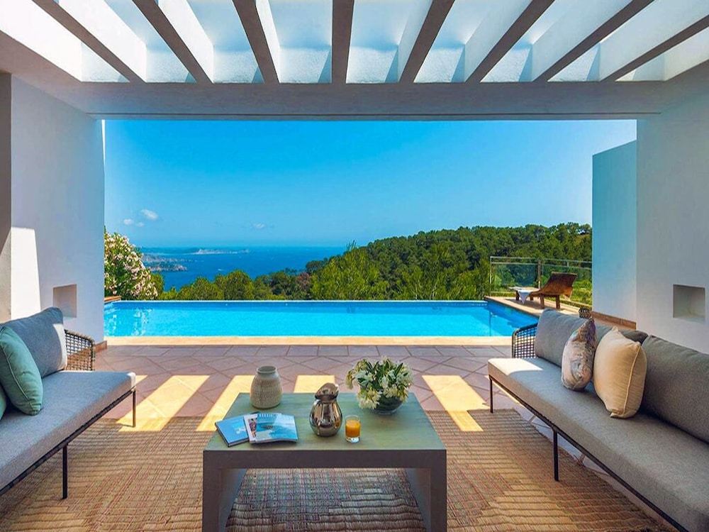Villa Es Cubells Cala Llentrisca — 4-Star Luxury Hotel in Sant Josep De Sa Talaia, Spain