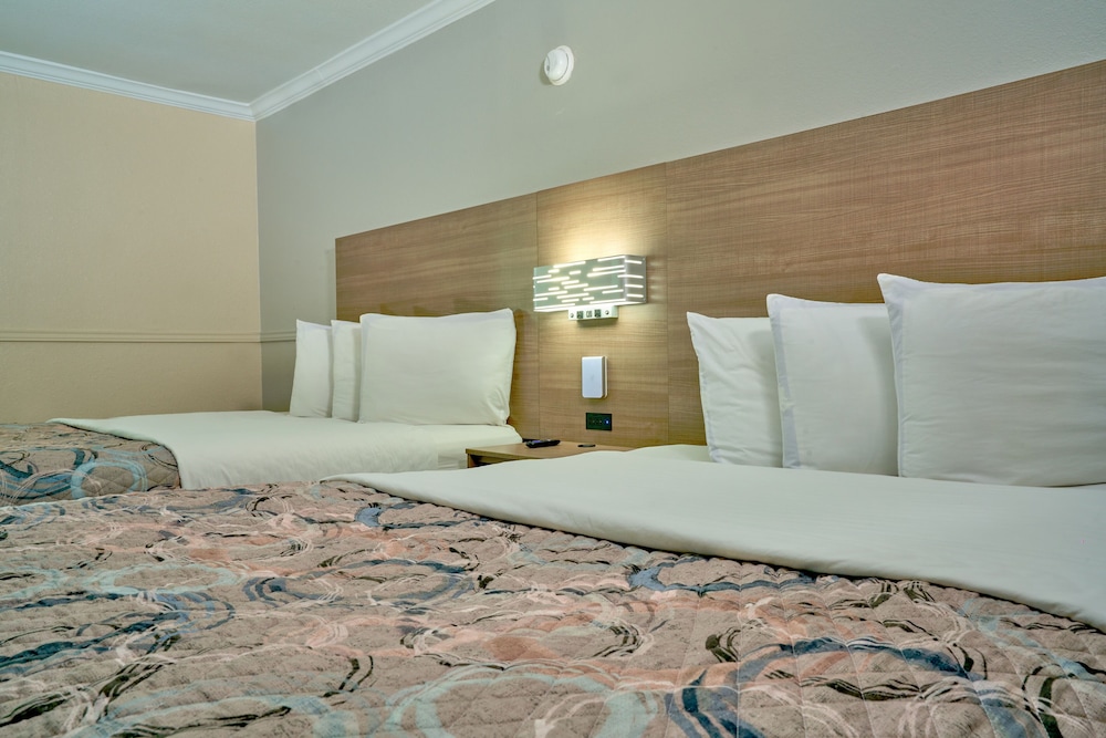 Family Garden Inn & Suites - photo 7