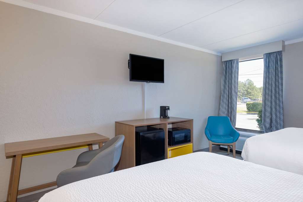 Days Inn & Suites by Wyndham Fort Bragg Cross Creek Mall - photo 17
