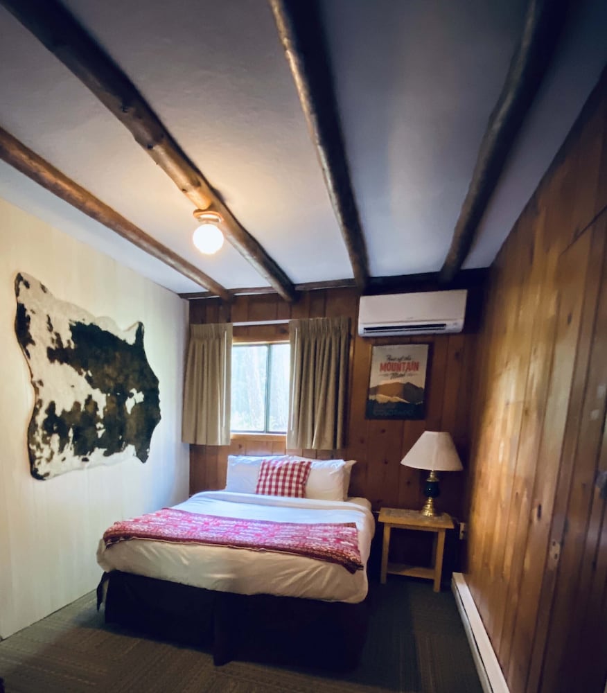 Foot of the Mountain Motel - photo 12
