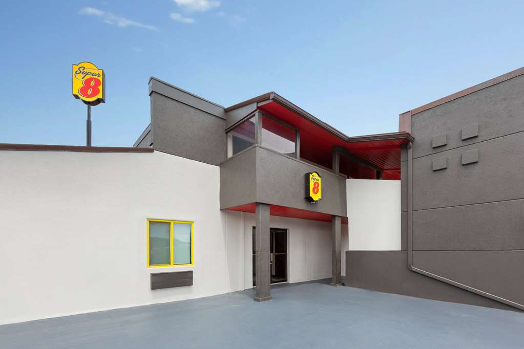 Super 8 by Wyndham Bridgeport Clarksburg Area - featured photo