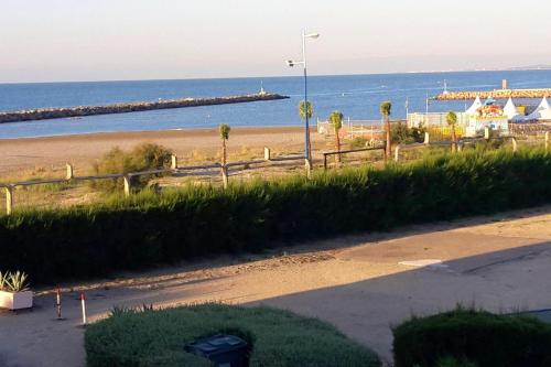 Apartment Studio cabine avec vue mer 4 — 4-Star Luxury Hotel in Sete, France