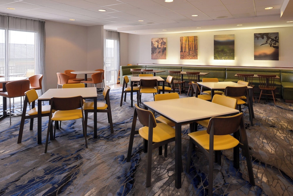Fairfield Inn & Suites Cedar Rapids - photo 51