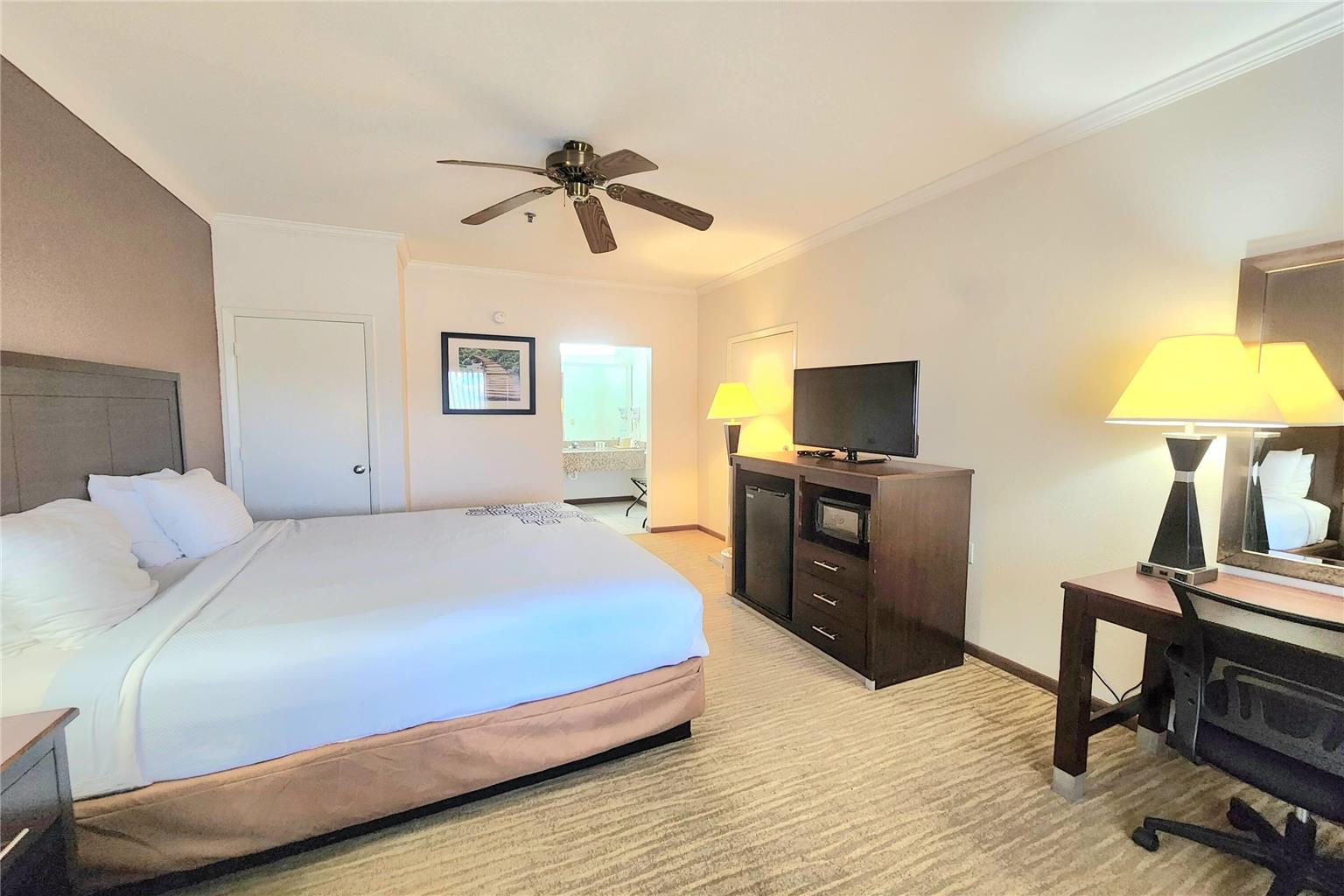 Days Inn by Wyndham Navasota - photo 24