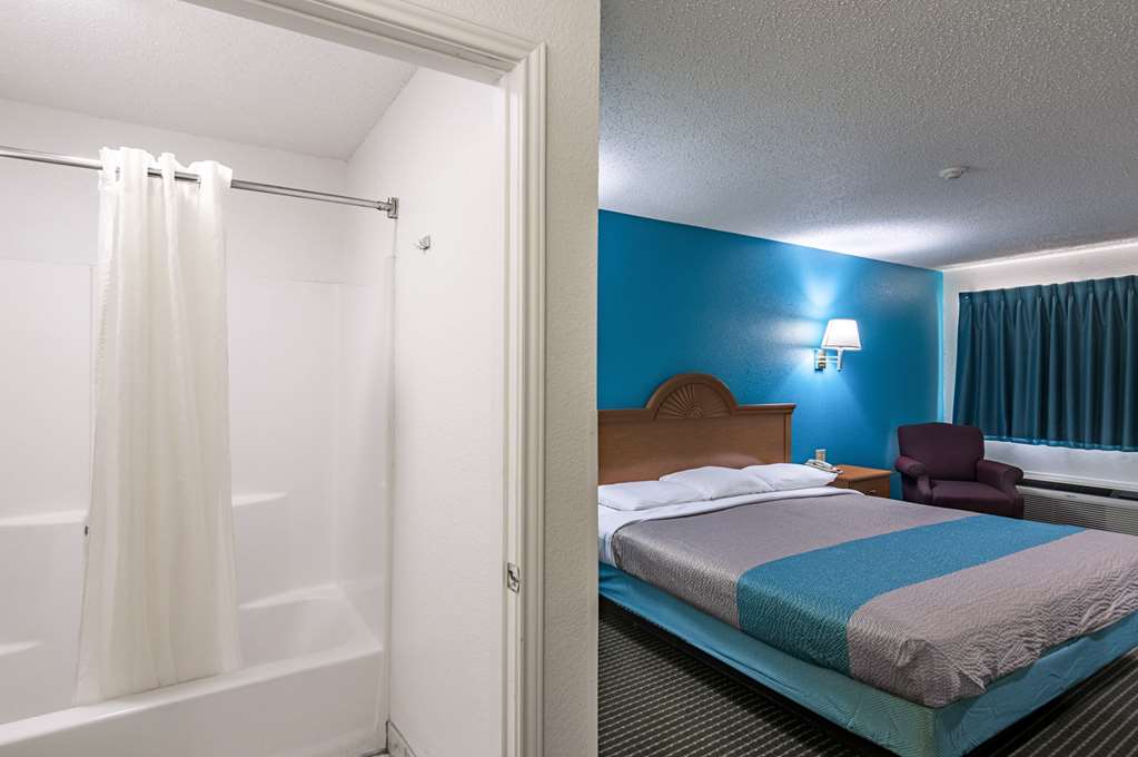 Motel 6 Azle TX - photo 18