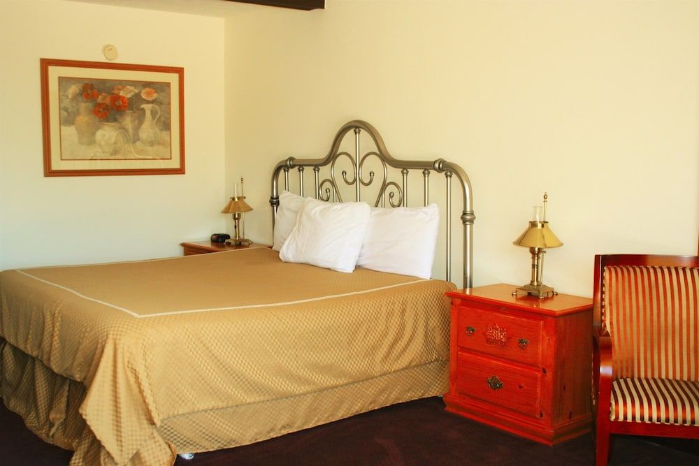 Statue Road Inn - photo 3