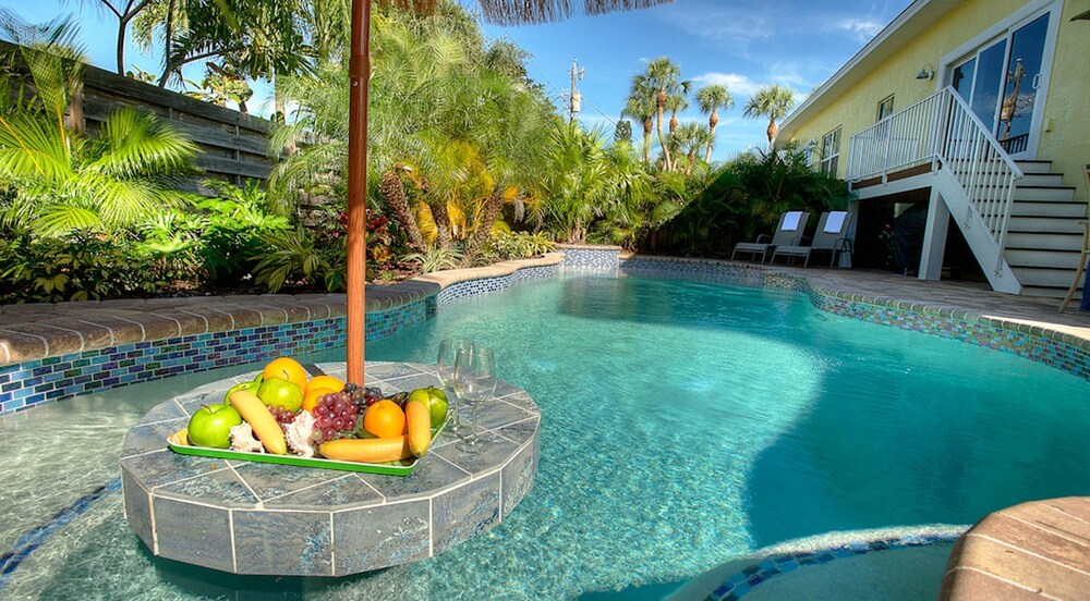 Hawaiian Hideaway — 4-Star Luxury Hotel in Holmes Beach, United States