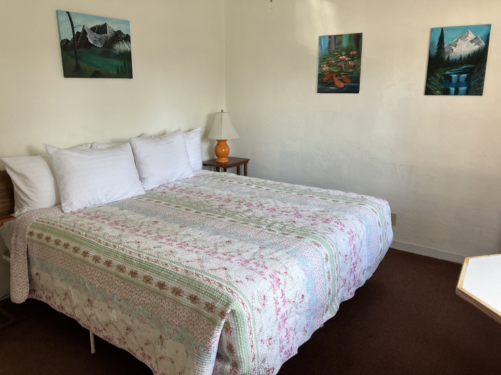 Florence Lighthouse Inn - photo 47