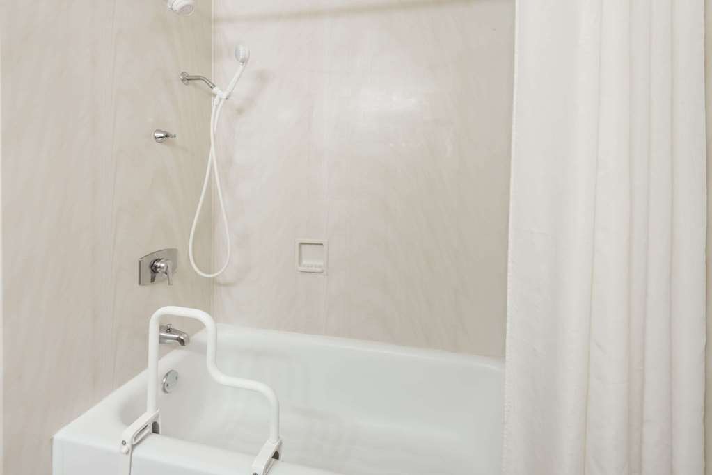 Days Inn by Wyndham Niles - photo 12
