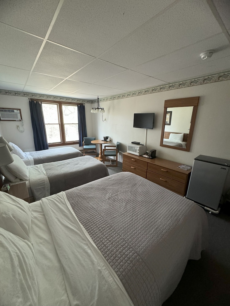 Lake Ontario Motel & Inn - photo 14