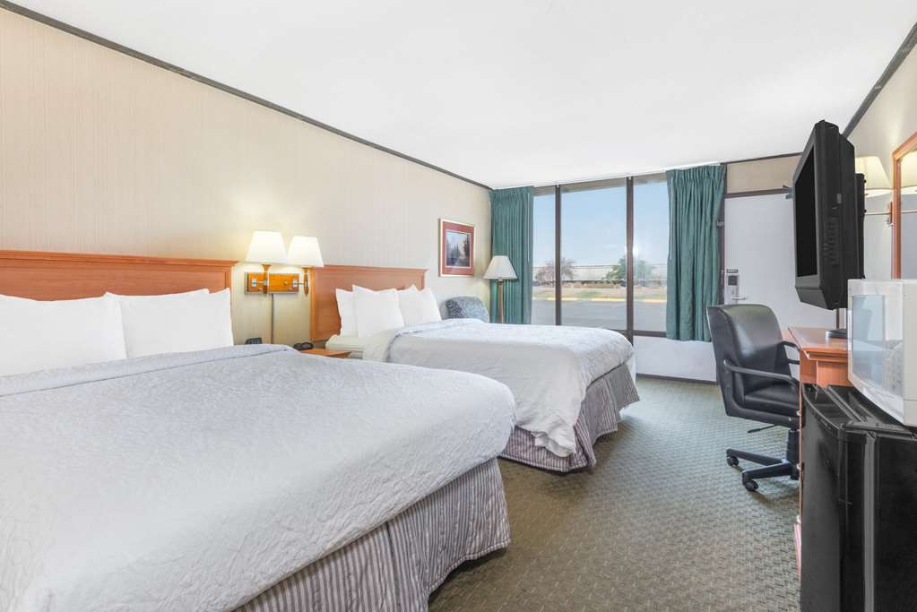 Howard Johnson by Wyndham Gillette - photo 12