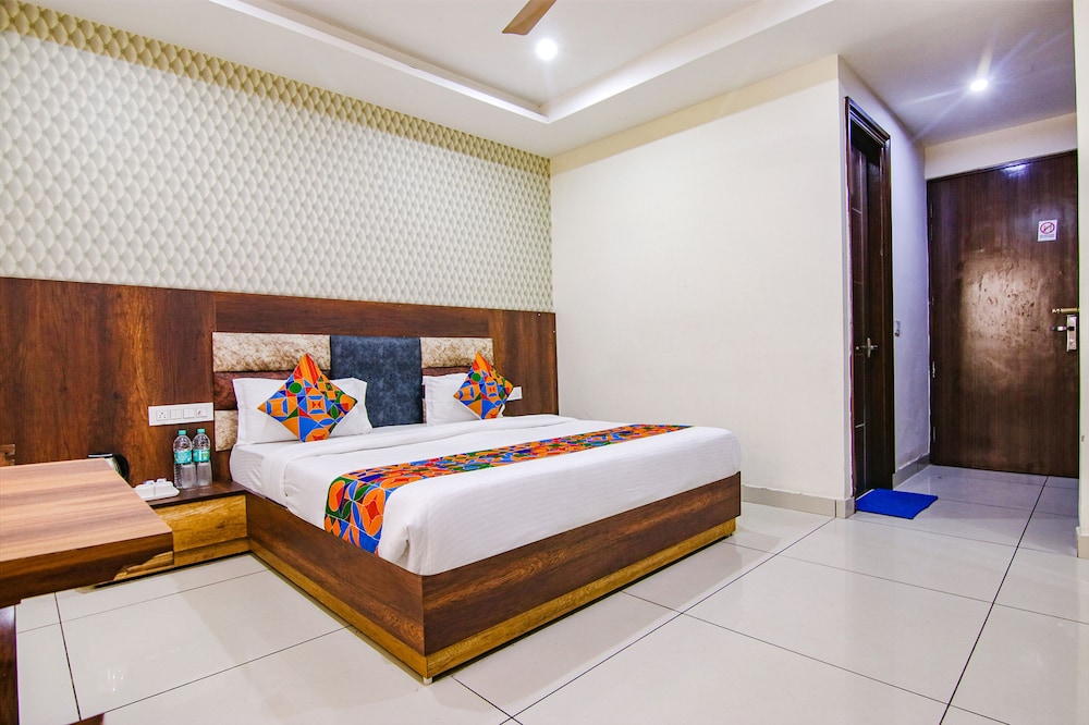 Fabhotel Lime Wood in Kharar, India