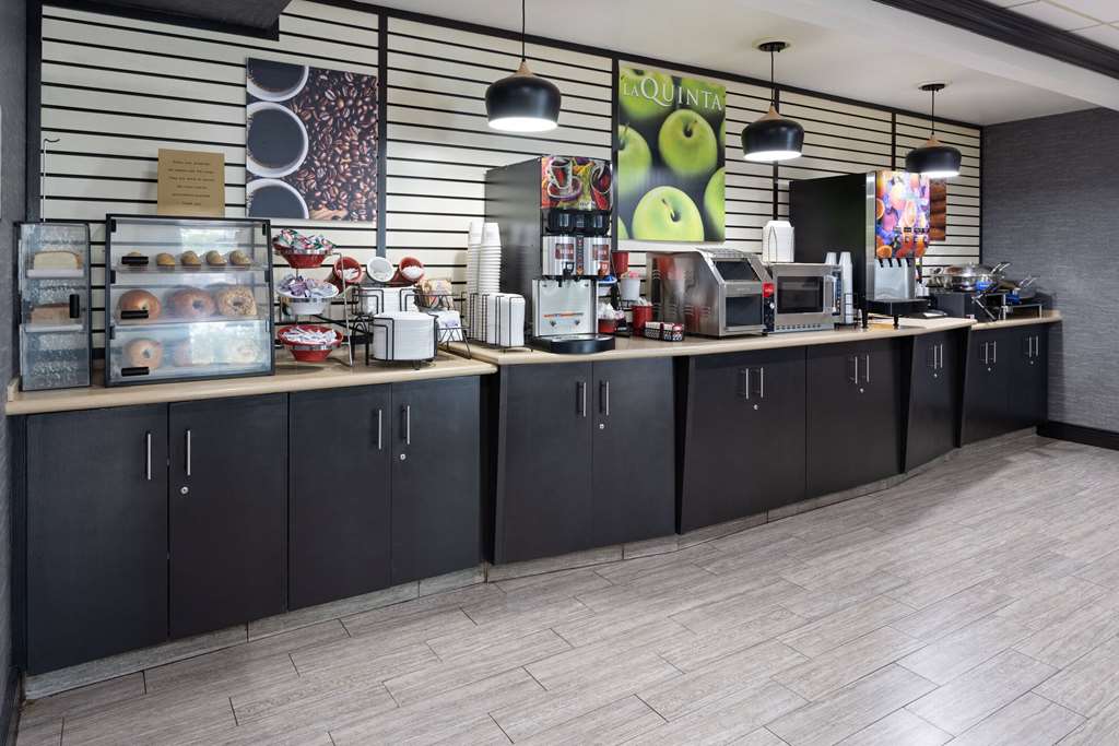 La Quinta Inn by Wyndham Buffalo Airport - photo 34