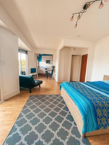 Le Bouton D Or Studio Lumineux Avec Vue Et Parking Prive in Brive-La-Gaillarde, France