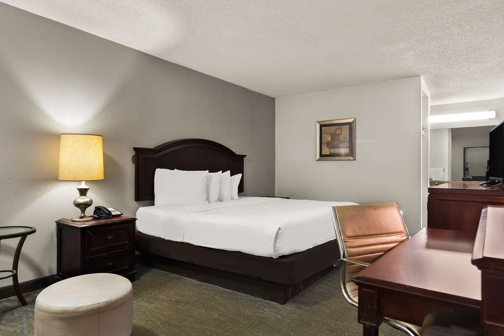 Rodeway Inn Lumberton Central - photo 15