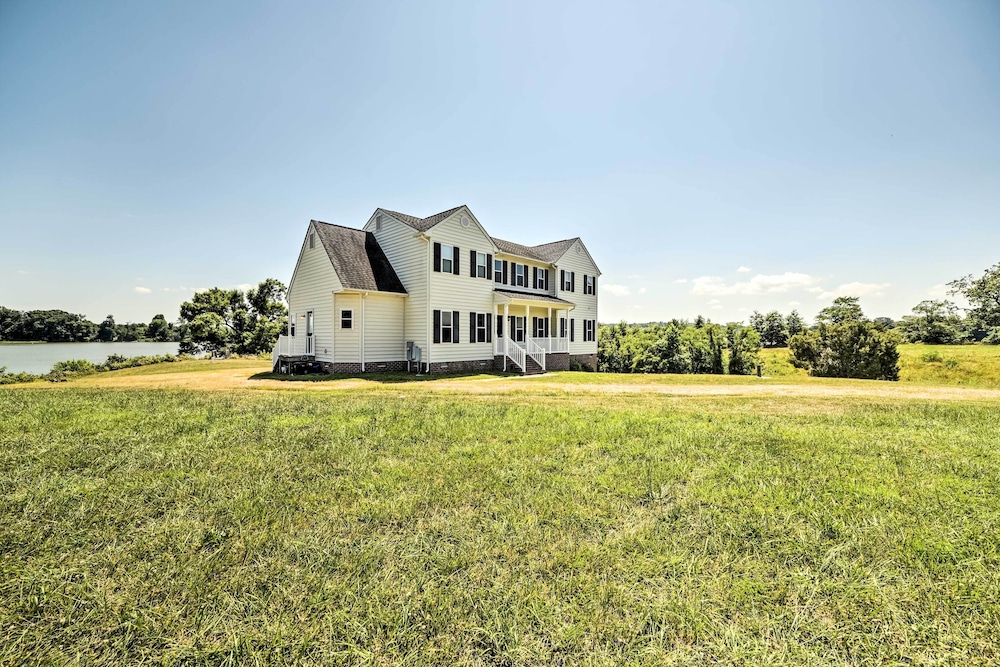 Waterfront Montross Home with Private Boat Slip — 4-Star Luxury Hotel in Montross, United States