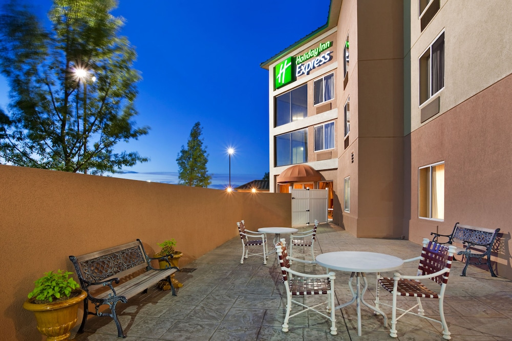 Holiday Inn Express Hotel and Suites Kings Mountain by IHG - photo 54