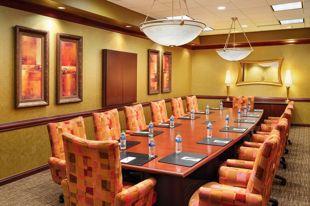 Embassy Suites by Hilton Hampton Convention Center - photo 42