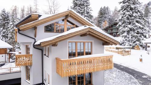 Chalet Marmotta CULM Luxus Chalet Ski In Ski Out — 5-Star Luxury Hotel in St Anton Am Arlberg, Austria