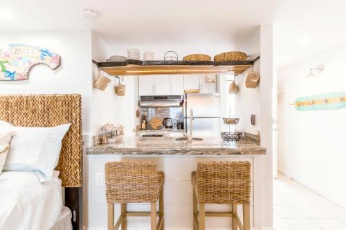 Stunning Ocean Views STEPS from the Beach with Pool Fabulous 4th Floor Studio — 4-Star Luxury Hotel in New Smyrna Beach, United States
