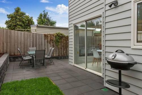 Contemporary & Central in Exclusive Sandy Bay — 4-Star Luxury Hotel in Sandy Bay, Australia