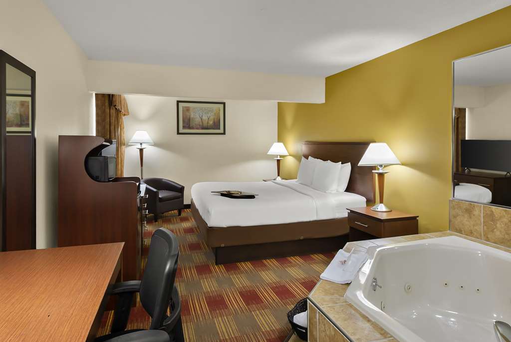 Best Western Lakewood Inn - photo 16