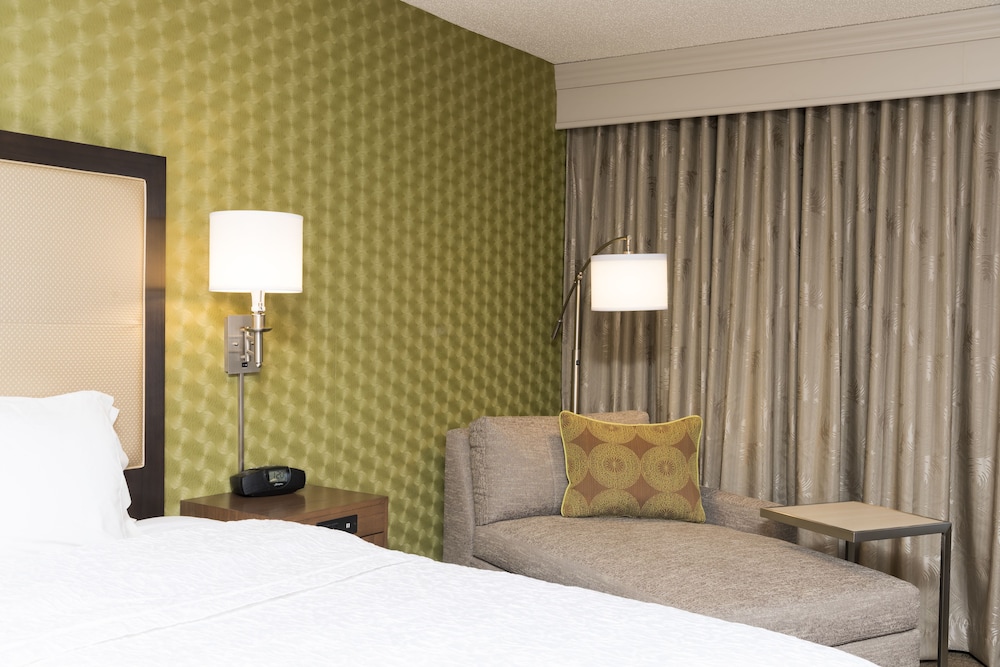 Hampton Inn Mt. Pleasant - photo 6