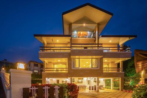 Emilia Villa by VEO Part of StayVista — 5-Star Luxury Hotel in Mahabaleshwar, India