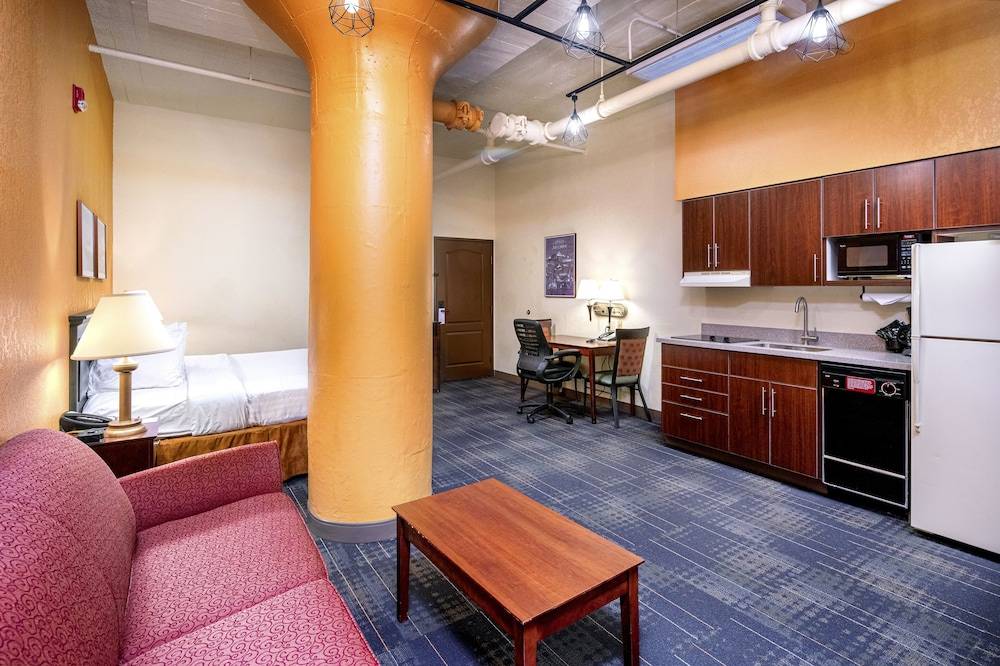 The Suites Hotel at Waterfront Plaza - photo 5