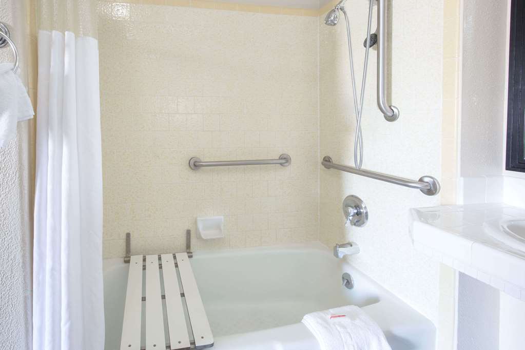 Days Inn by Wyndham Eureka CA - photo 5