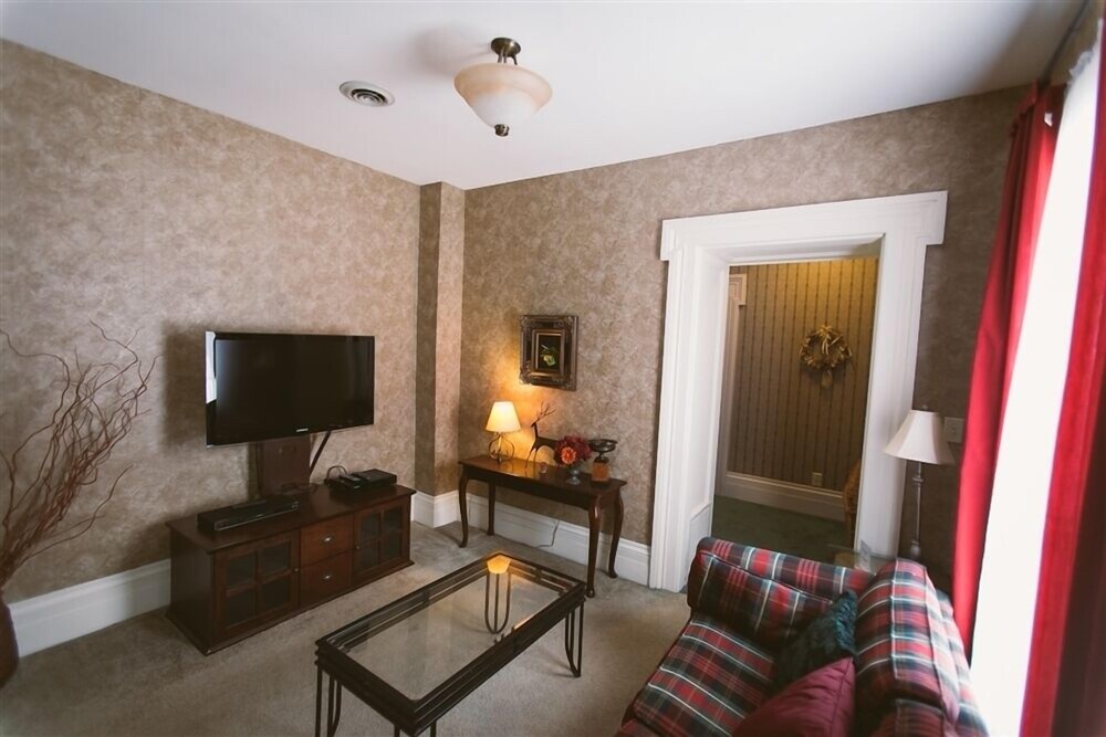 The Mount Vernon Inn - photo 25