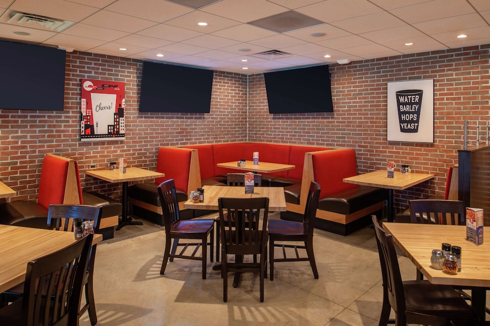 Hilton Garden Inn Kansas City Airport - photo 37