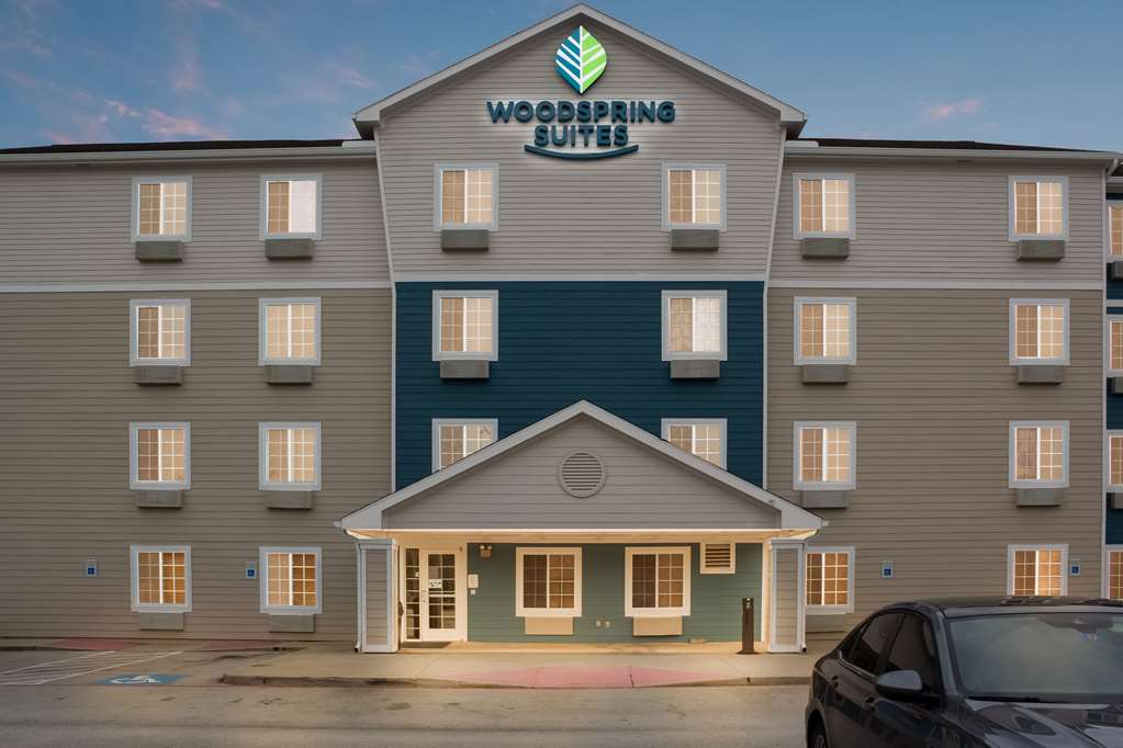 WoodSpring Suites Conroe - photo 2