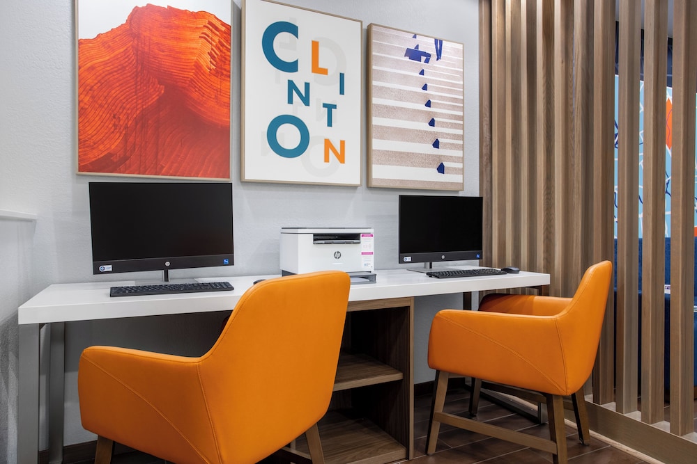 Holiday Inn Express Hotel & Suites Clinton by IHG - photo 36