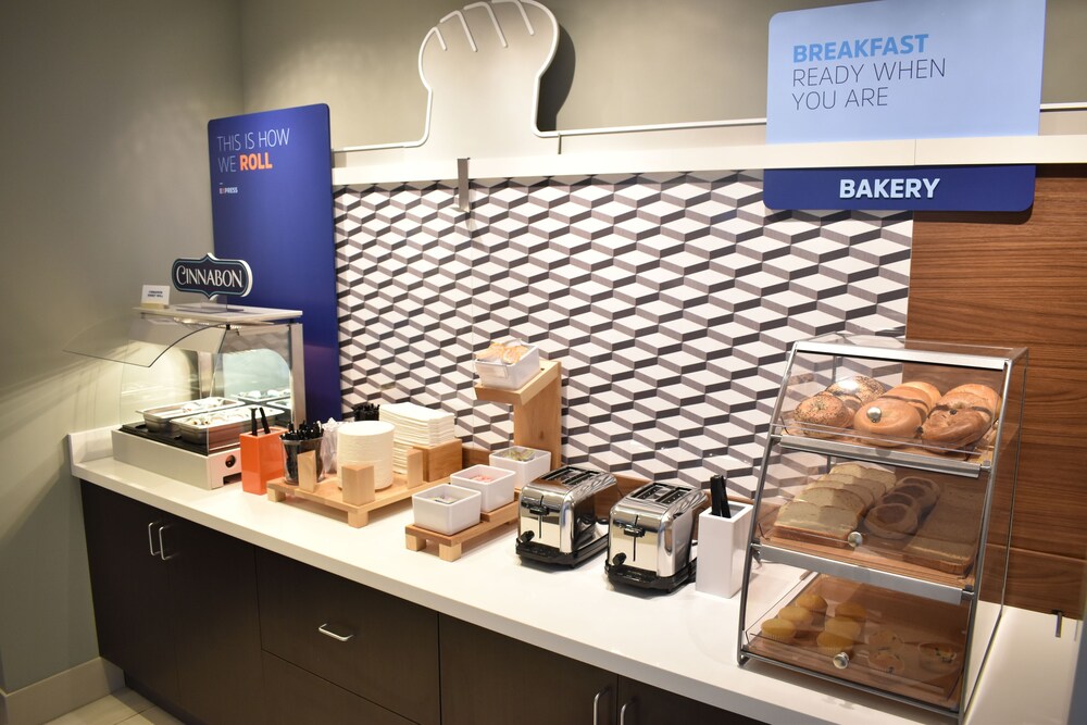 Holiday Inn Express & Suites Boston South Randolph by IHG - photo 36
