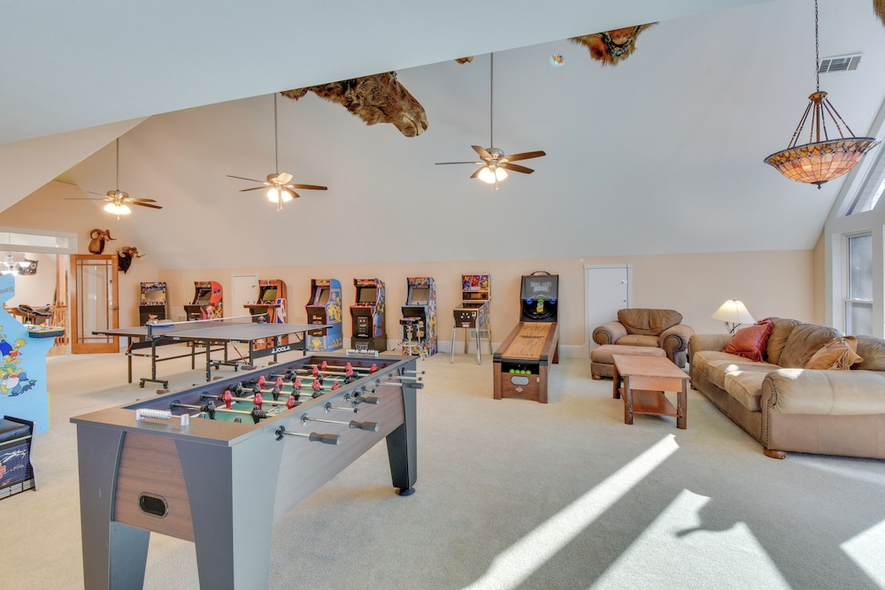 Blairsville Mansion w Hot Tub Casino Games - photo 12