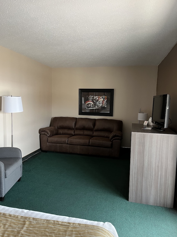 Super 8 by Wyndham Sturgis - photo 27
