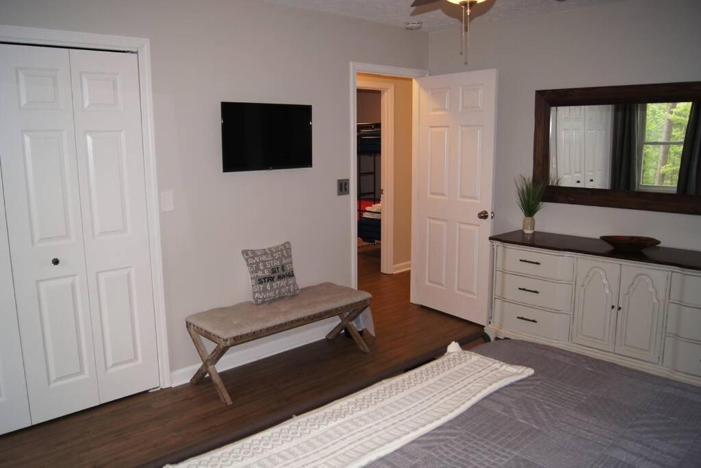 Less than 3 miles to Downtown with firepit - photo 14